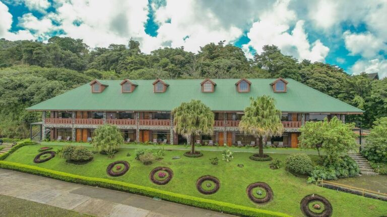 heliconia-monteverde-main-building-view