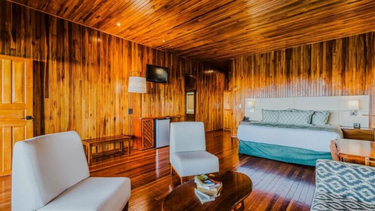 King Gulf View Room Area & Amenities